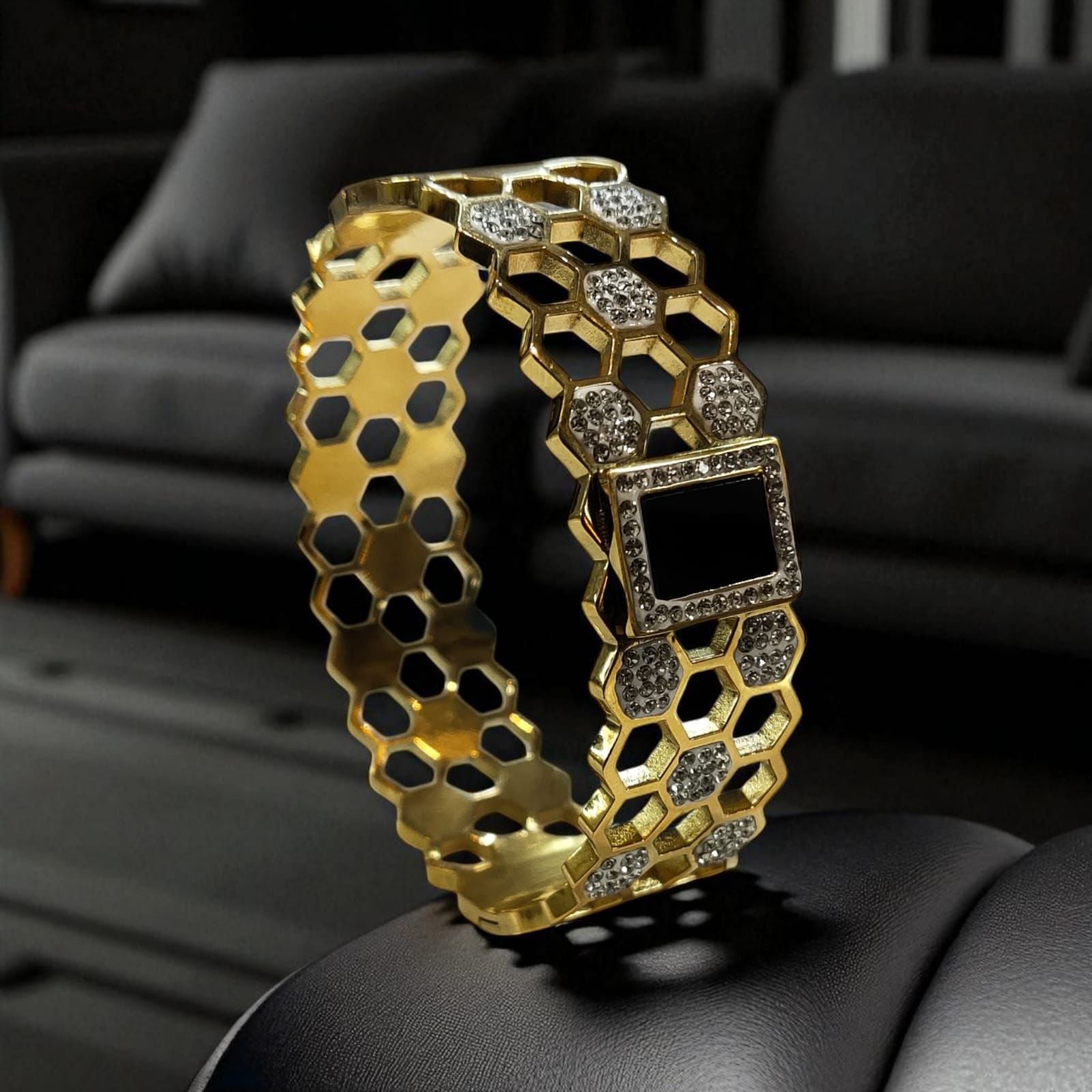 Bulky Bracelet -branded bracelets Pakistan