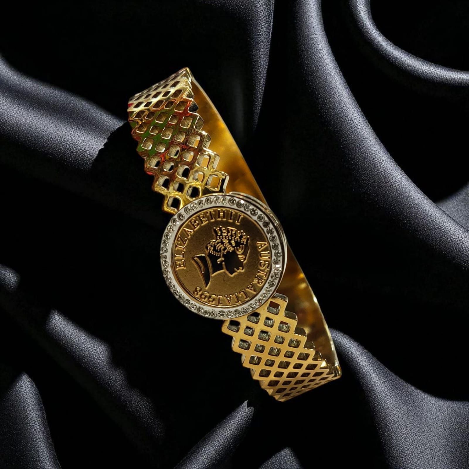 Elizabeth II 1998 Coin Bracelet-elegant bracelets Pakistan