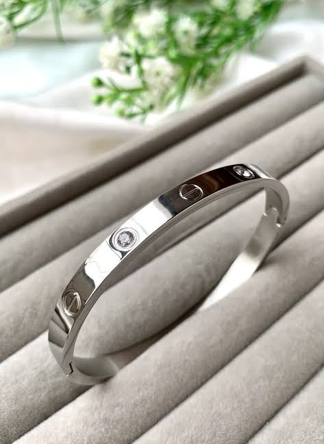 Cartier Bracelet -cartier bracelet Pakistan